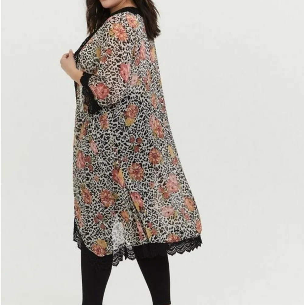 NWT Torrid Crochet Trim Leopard-Floral Print Long Line Women's Kimono Size 1/2